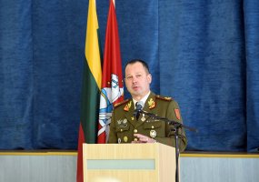 Lietuvos kariuomenės Jungtinio štabo viršininkas  – gen. mjr. V. Vaikšnoras  - 4