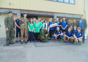 Vaikai kartu su NATO štabo kariais Rukloje žais futbolą su Europos čempionato nugalėtojos... - 1
