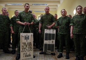 Į atsargą išlydėti dar 340 tarnybą baigusių šauktinių, šimtas iš jų planuoja tapti profesinės... - 5