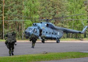 Kazlų Rūdoje - tarnybą jau baigiančių šauktinių baigiamosios vertinimo pratybos - 2