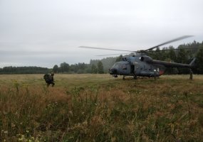 Kazlų Rūdoje - tarnybą jau baigiančių šauktinių baigiamosios vertinimo pratybos - 4