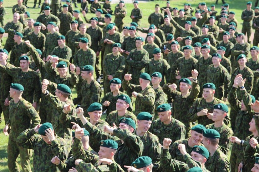 Po šauktinių tarnybos Lietuvos kariuomenėje tarnauti liekanti j.eil. I. Čičinskaitė: „Su tokiais...