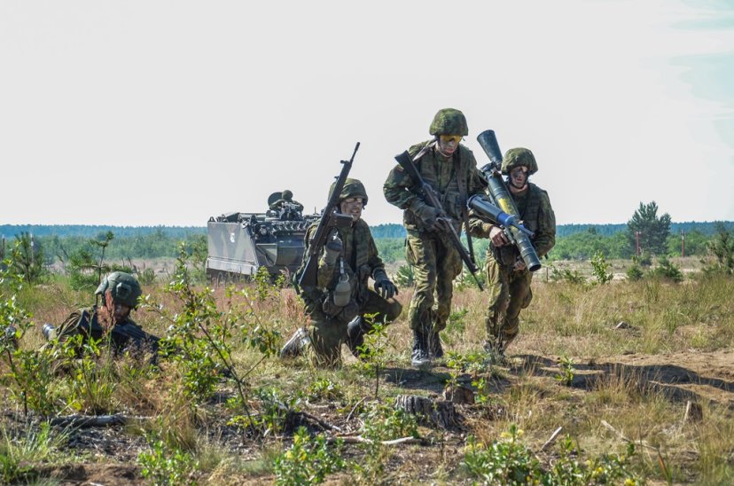 Kazlų Rūdoje - tarnybą jau baigiančių šauktinių baigiamosios vertinimo pratybos