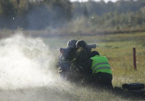 Karių savanorių darbdaviai paragavo kariškos duonos - 1
