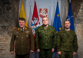 Trims kariuomenės puskarininkiams suteikti seržanto majoro kariniai laipsniai - 1