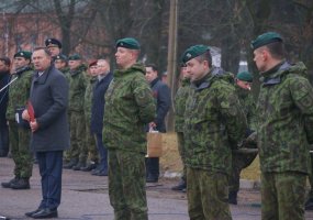 Ulonų bataliono vadas atsisveikino su kovine vėliava - 3