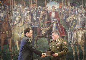 Krašto apsaugos ministerijoje aptartas ir įtvirtintas Lietuvos kariuomenės bendradarbiavimas su... - 1
