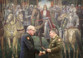 Krašto apsaugos ministerijoje aptartas ir įtvirtintas Lietuvos kariuomenės bendradarbiavimas su... - 3