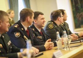 Krašto apsaugos ministerijoje aptartas ir įtvirtintas Lietuvos kariuomenės bendradarbiavimas su... - 4