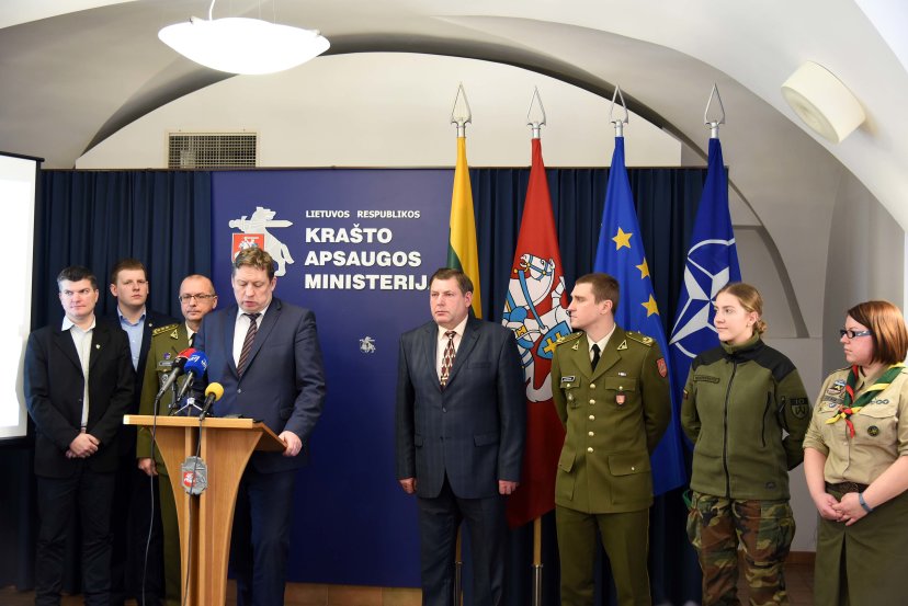 Sudaryti 2017 metų šaukimo į nuolatinę privalomąją pradinę karo tarnybą sąrašai