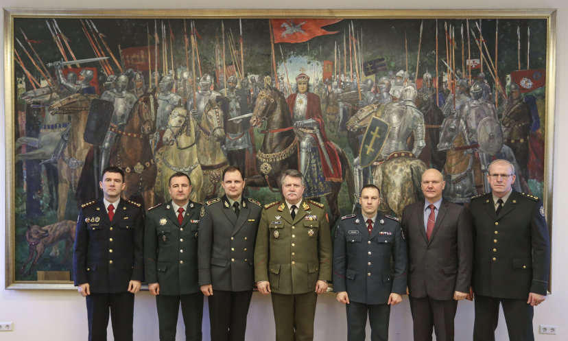 Krašto apsaugos ministerijoje aptartas ir įtvirtintas Lietuvos kariuomenės bendradarbiavimas su...