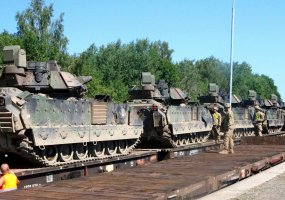 Į Lietuvą atvyksta naujos JAV karių rotacijos tankai ir kita technika - 2