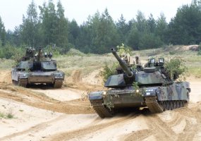 Į Lietuvą atvyksta naujos JAV karių rotacijos tankai ir kita technika - 3