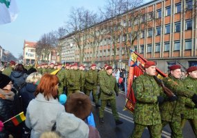 Vasario 16-ąją Lietuvos kariuomenės Klaipėdos įgulos kariai dalyvavo Klaipėdoje vykusiuose... - 1