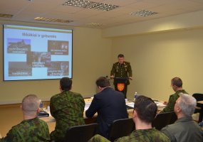 Kariuomenės vado susitikime su pajėgų ir karinių vienetų vadais apžvelgta kariuomenės veikla,... - 2