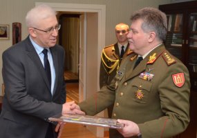 Lietuvos kariuomenės vadas susitiko su Ukrainos ambasadoriumi ir gynybos atašė Lietuvos Respublikai - 1