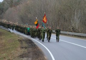 Didžiausia kariuomenės įgula Nepriklausomybės dieną kviečia švęsti bėgimu aplink Ruklą  - 2
