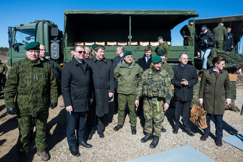Ministras Pirmininkas, krašto apsaugos ministras ir kariuomenės vadas Rukloje  stebėjo NATO...