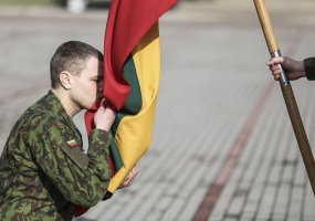 Lietuvos kariuomenės Juozo Vitkaus inžinerijos bataliono šauktiniai iškilmingai atsisveikino su... - 3