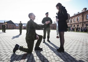 Šauktinių išleidimo į atsargą ceremonijose – apdovanojimai, kariškas repas ir sužadėtuvės  - 1