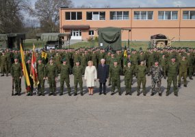 Šauktinių išleidimo į atsargą ceremonijose – apdovanojimai, kariškas repas ir sužadėtuvės  - 6