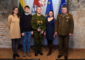 Lietuvos kariuomenės vadas ir vyriausiasis puskarininkis suteikė seržanto majoro karinius laipsnius - 2