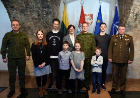 Lietuvos kariuomenės vadas ir vyriausiasis puskarininkis suteikė seržanto majoro karinius laipsnius - 3