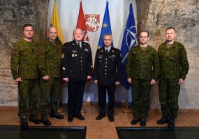 Lietuvos kariuomenės vadas ir vyriausiasis puskarininkis suteikė seržanto majoro karinius laipsnius - 4