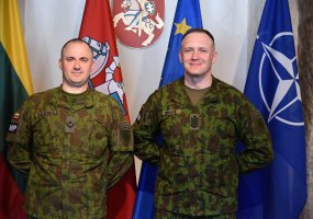 Lietuvos kariuomenės vadas ir vyriausiasis puskarininkis suteikė seržanto majoro karinius laipsnius - 5