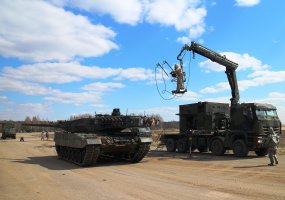 Juozo Vitkaus inžinerijos bataliono ABC būrio kariai atliko tanko „Leopard 2“ švarinimą - 3