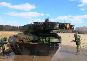 Juozo Vitkaus inžinerijos bataliono ABC būrio kariai atliko tanko „Leopard 2“ švarinimą - 4