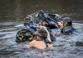 Kariuomenės žvalgų varžybose „Žvalgo takas“ laurais pasidabino Karaliaus Mindaugo husarų batalionas - 1