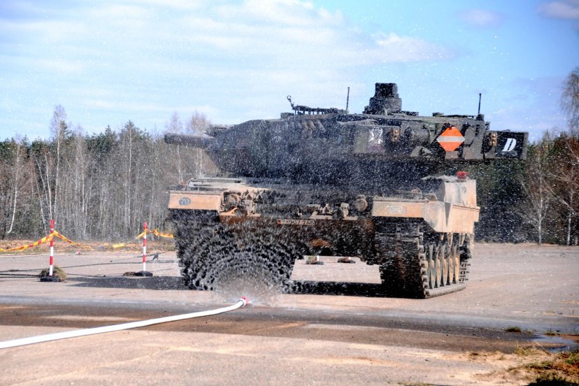 Juozo Vitkaus inžinerijos bataliono ABC būrio kariai atliko tanko „Leopard 2“ švarinimą