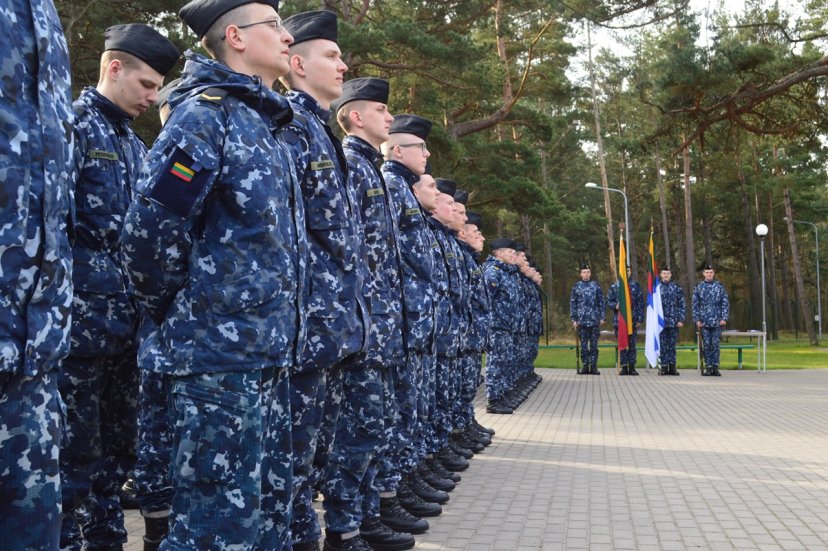 Karinių jūrų pajėgose į atsargą išleista antroji karo tarnybą baigusių karių laida