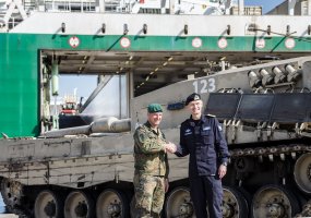 Klaipėdos uoste iškrauta NATO priešakiniame batalione tarnausiančių Norvegijos karių technika - 2