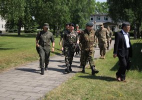 Vytenio bendrosios paramos logistikos batalione su vizitu lankėsi užsienio gynybos atašė  - 3
