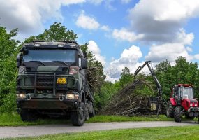 NATO bataliono kariai kartu su jonaviečiais gražino Jonavos rajono aplinką, ugdymo įstaigas - 4