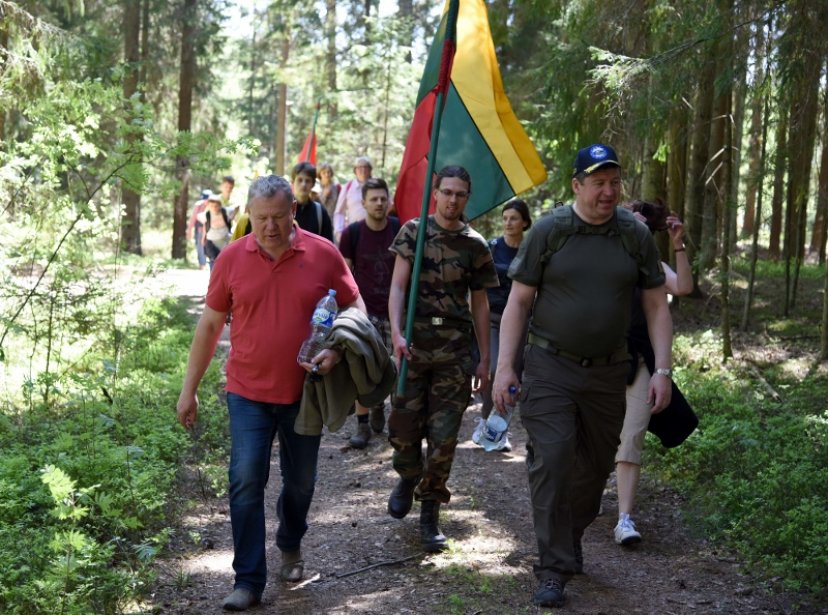 Daugiau kaip 300 žmonių žygiu pagerbė Aukštaitijos partizanus