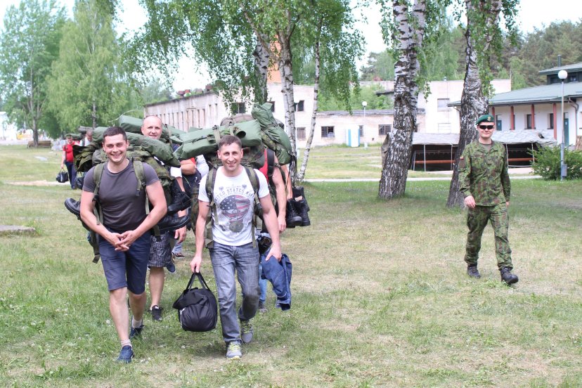 Kariuomenės poligone tris savaites treniruosis tarnybą baigę kariai