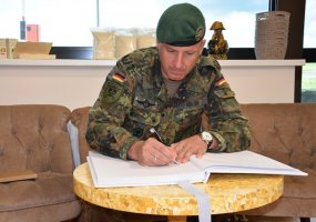 Kryžių kalne NATO priešakiniame batalione tarnaujantys kariai pastatė kryžių - 5