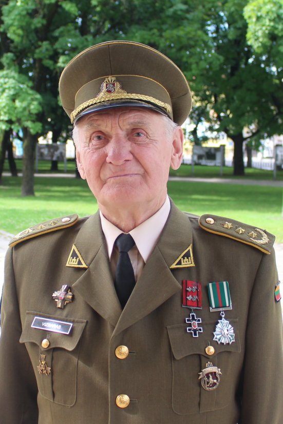 Lietuvos kariuomenės mokyklos įkūrėjui plk. B. Vizbarui - 80