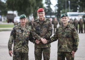 Tarnybą Lietuvoje baigęs NATO kovinės grupės vadas plk. ltn. Ch. Huber:  - 4