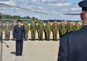 Karinių oro pajėgų Aviacijos bazei vadovaus pulkininkas leitenantas Antanas Matutis  - 5
