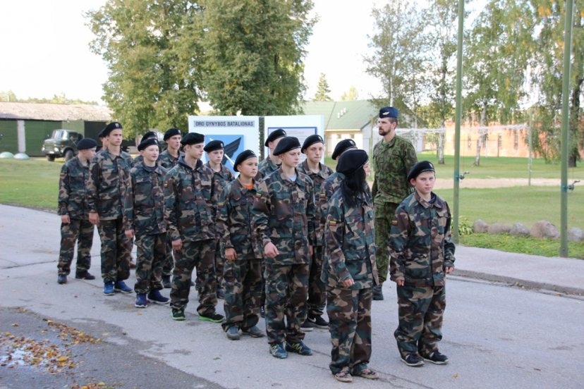 Oro gynybos batalione vyko sukarinta vaikų stovykla „Nepabuvęs kareivėliu