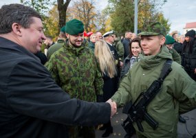Kęstučio batalione beveik 500 nuolatinės privalomosios pradinės karo tarnybos karių prisiekė... - 3