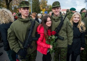 Kęstučio batalione beveik 500 nuolatinės privalomosios pradinės karo tarnybos karių prisiekė... - 4