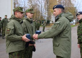 „Oro gynybininko kelią“ įveikusiems šauktiniams įteiktos beretės - 3
