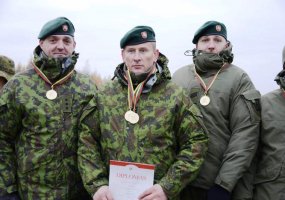 Karo prievolės ir komplektavimo tarnybos kariai laimėjo šaudymo iš  M-14 čempionate - 1
