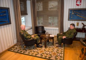 Chief of Defence of Norway satisfied with service conditions and opportunities for new experience... - 1