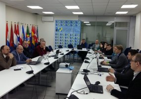 Lietuvos kariuomenės atstovai Ukrainoje dalijosi patirtimi stiprinant atsparumą informacinėms... - 2